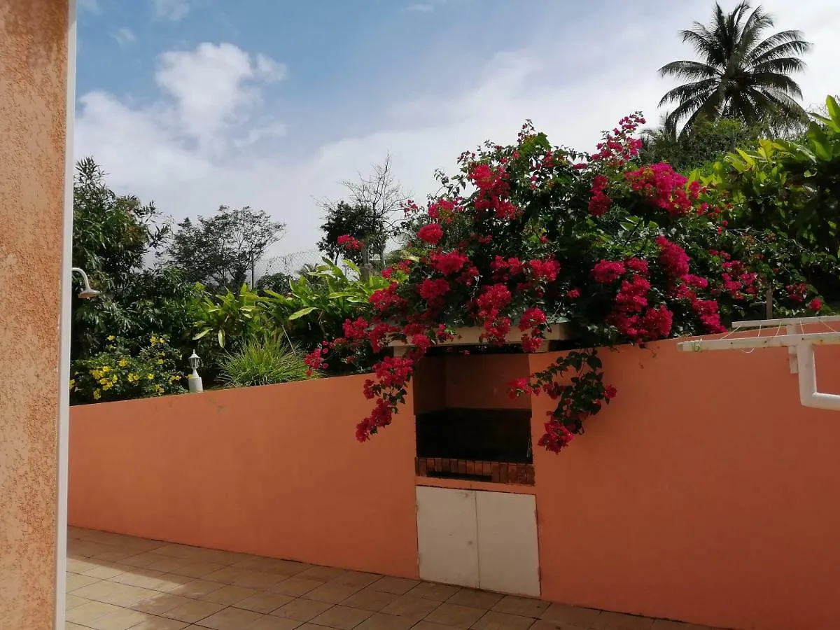 Villa Les Petites Fleurs De Poirier Bouillante 0*,  Guadalupe
